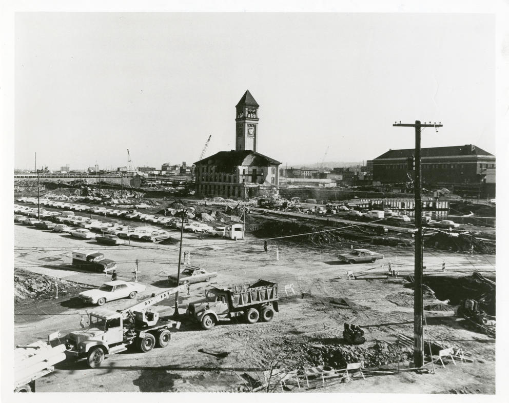 Demolition of the old station at the center of the railroad yards