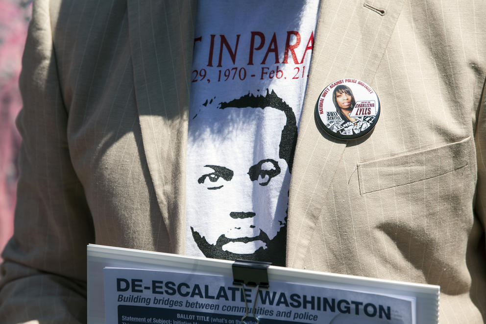 An image of Che Taylor on a T-shirt worn by his brother André Taylor 